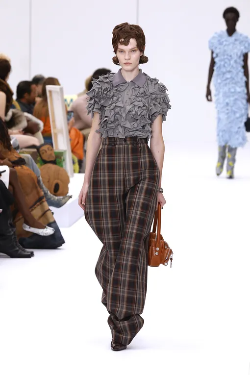Acne Studios весна-лето 2025 Acne Studios весна-лето 2025