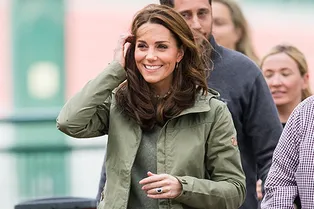 Первый выход Кейт Миддлтон после декрета: кэжуал по-королевски