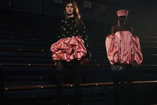 Коктейльные платья в стиле 80-х, теплые пуховики и твидовые жакеты в коллекции Balmain