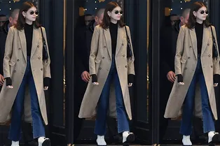 Бежевое пальто в пол и белые ботинки Jimmy Choo: стильная Кайя Гербер гуляет по Милану