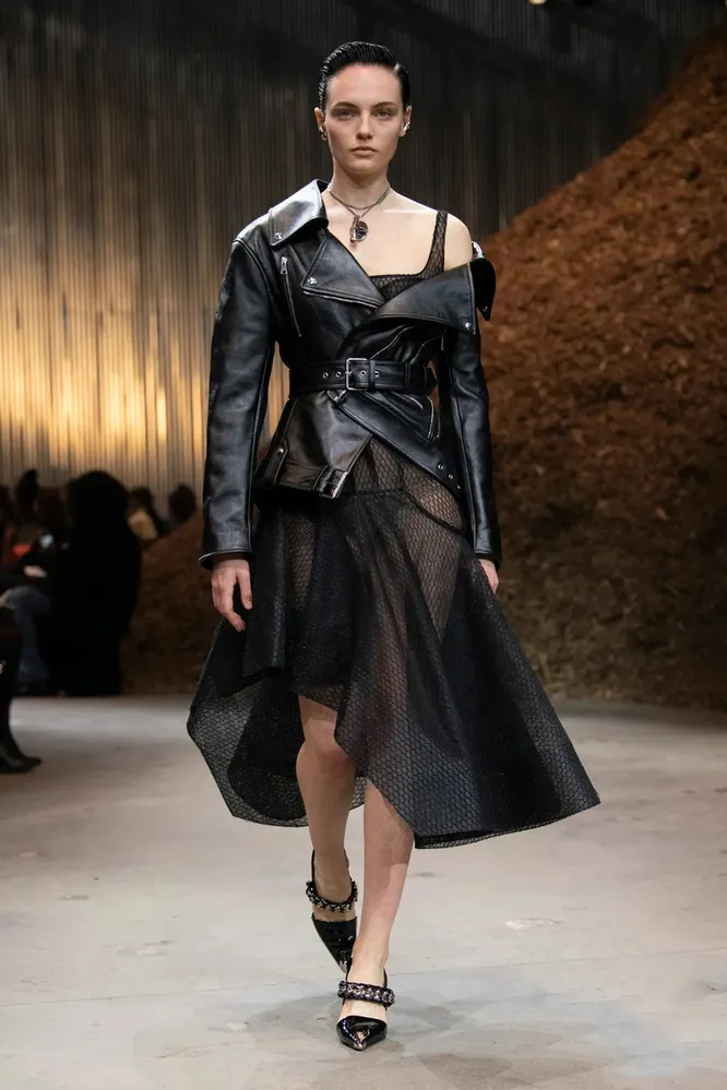 ALEXANDER MCQUEEN осень-зима 22/23 ALEXANDER MCQUEEN осень-зима 22/23