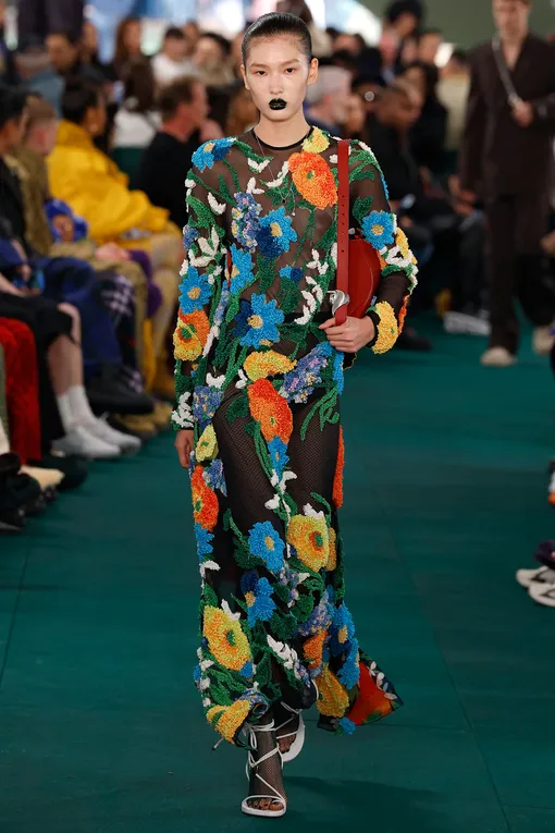 BURBERRY весна-лето 2024 BURBERRY весна-лето 2024