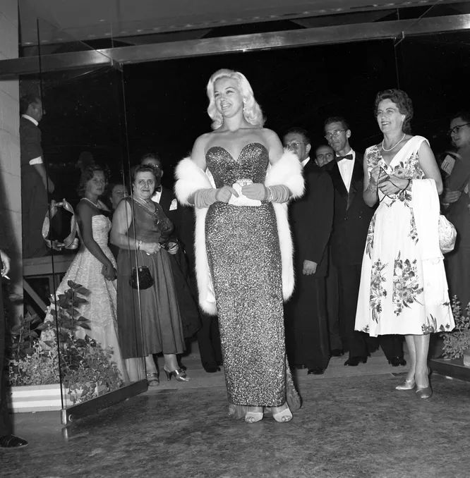 Диана Дорс, 1955