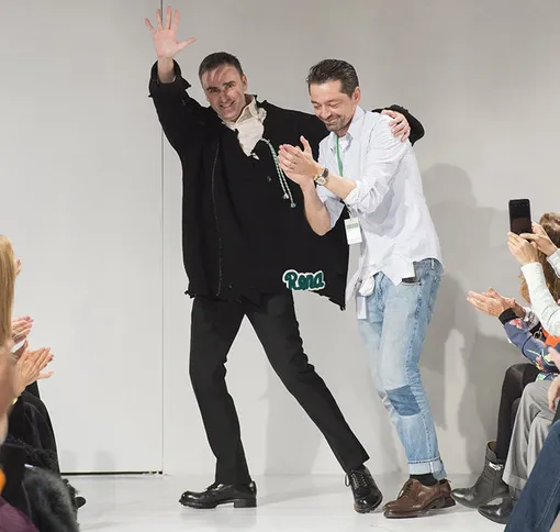Раф Симонс и Питер Мюлье на показе Calvin Klein, 2017