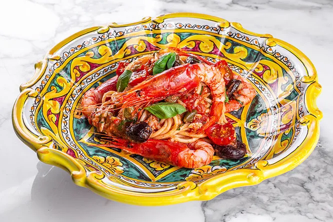 Спагетти «алла путтанеска» с красными сицилийскими креветками