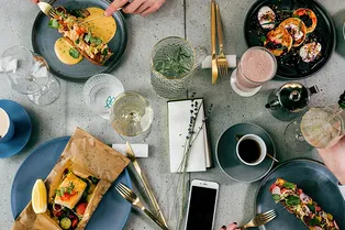 В будни — сплошные пробки, поэтому встречаемся по выходным: обзор лучших предрождественских бранчей