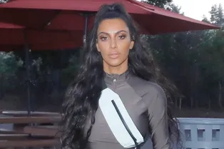 Костюм из спандекса и замшевые сапоги: новый образ Ким Кардашьян, который обсуждают все