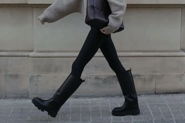 8 пар теплых сапог без каблука, которые можно носить в гололед