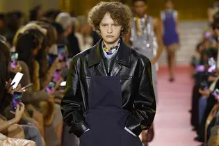 Роман с униформой: почему люксовые бренды полюбили рабочую эстетику